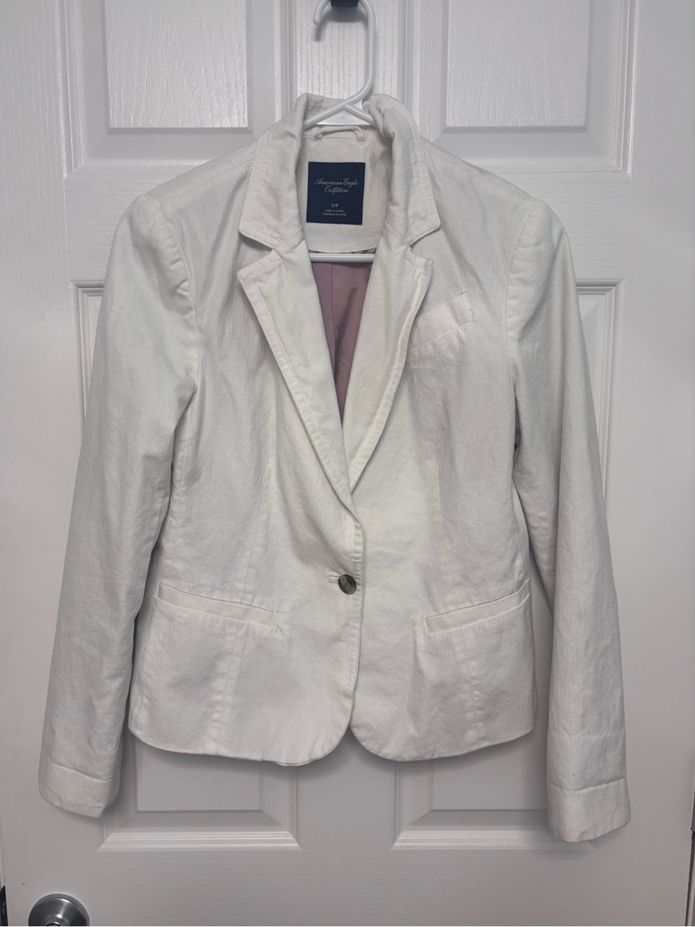 American Eagle Outfitters White Single-Button Women's Blazer with Pink Lining